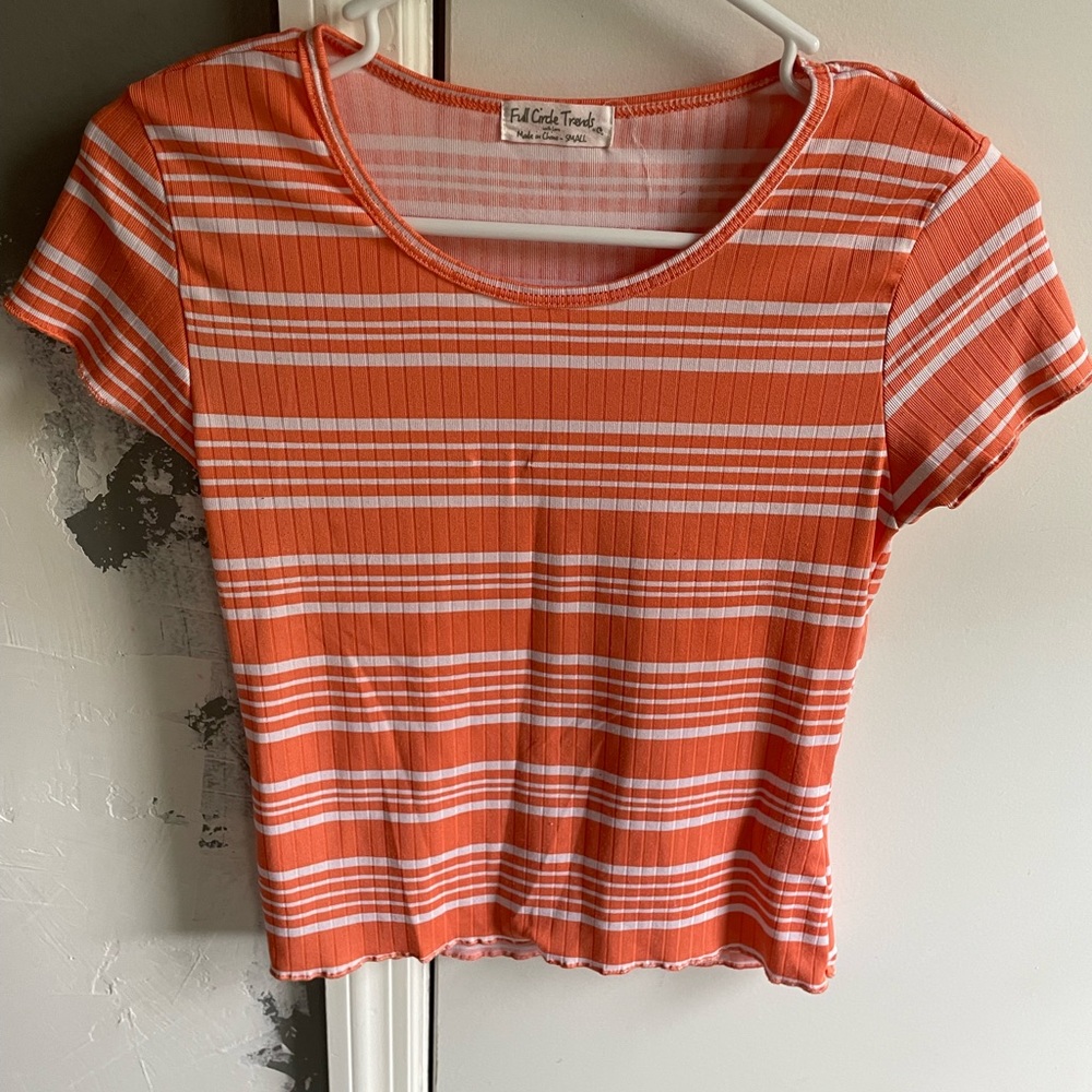 women’s crop top